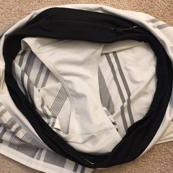 Lululemon Groovy Run Short 6 - Picture 10 of 14